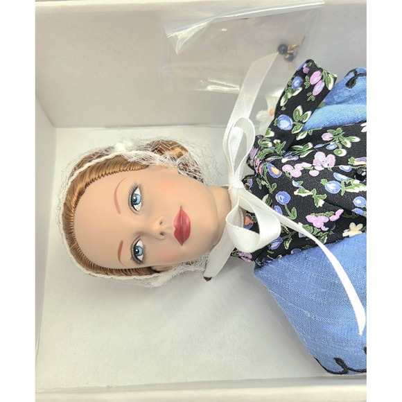 Tonner-Brenda Starr 16Doll Celebration in Silk BS9402 NEW IN BOX with shipper